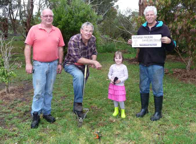 VMLGCeremonialZoeTreeLoRes Members of the VMLG and Zoe with a ceremonial tree